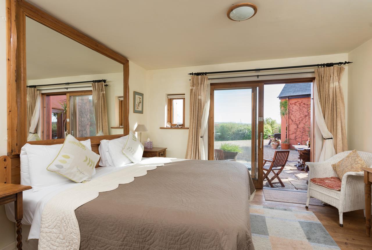Dolphin Beach House Clifden Bagian luar foto
