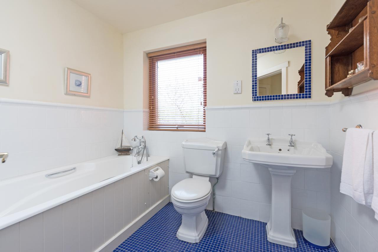 Dolphin Beach House Clifden Bagian luar foto
